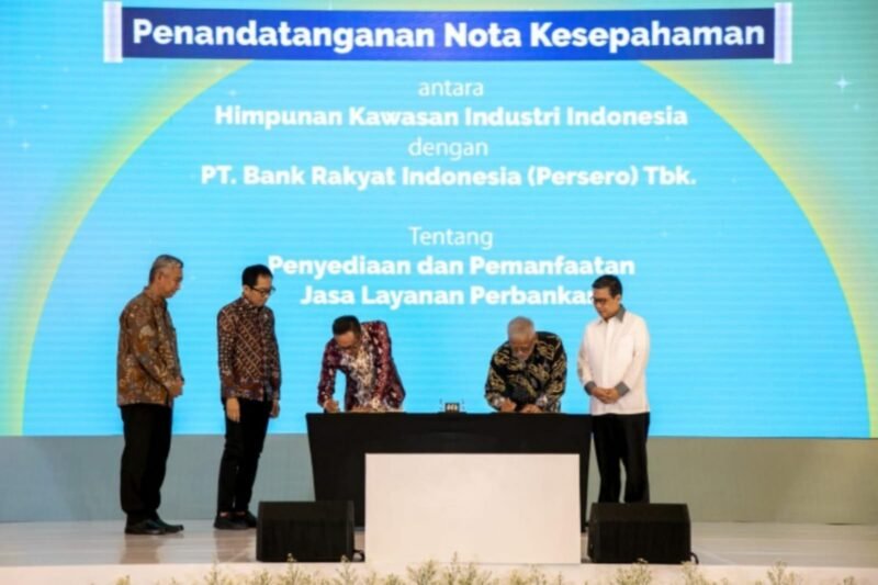 Guna mencapai target pertumbuhan ekonomi nasional, PT Bank Rakyat Indonesia (Persero) Tbk (BRI) menandatangani Nota Kesepahaman (MoU) dengan Himpunan Kawasan Industri (HKI). (Dok. BRI)
