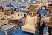 Els Artsindo, produsen mebel berbahan utama kayu asal Jepara saat mengikuti BRI UMKM EXPO(RT) 2025. (Dok. BRI)