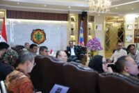 Menteri Pertanian (Mentan) Indonesia, Andi Amran Sulaiman (kanan) saat menerima Menteri Pertanian dan Keterjaminan Makanan Malaysia, Datuk Seri Mohammad Bin Sabu di kantor Pusat Kementerian Pertanian. (Dok. Kementan)