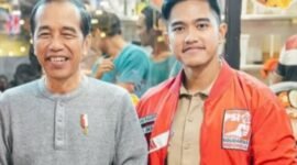 Presiden ke-7 RI Joko Widodo bersama anaknya yang juga sebagai Ketua Umum Partai Solidaritas Indonesia (PSI), Kaesang Pangarep. (Dok. PSI).