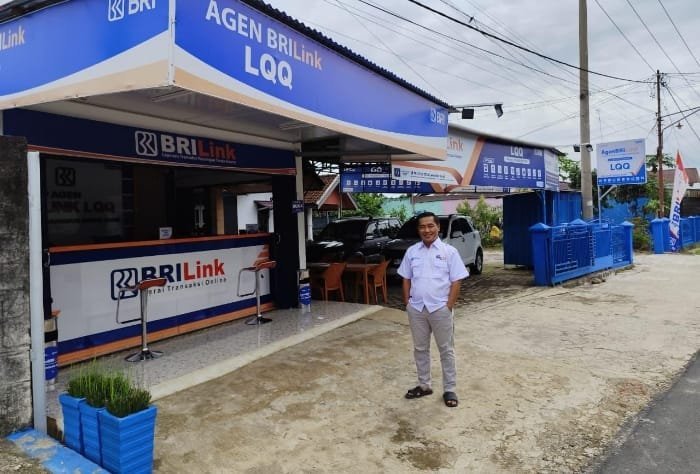 Dari kontainer sederhana, kini jadi ruko nyaman! Kisah inspiratif AgenBRILink LQQ di Bengkulu Utara yang sukses berdayakan pemuda setempat. (Dok. BRI)
