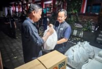 Banjir melanda Bali dan NTT. BRI bergerak cepat melalui program BRI Peduli menyalurkan bantuan tanggap bencana, pastikan masyarakat terdampak segera pulih. (Dok. BRI)