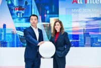 Ethan Liu (VP of Huawei Data Communication Router Domain) and Ana S&aacute;nchez (CFO of ALEA) at the release ceremony